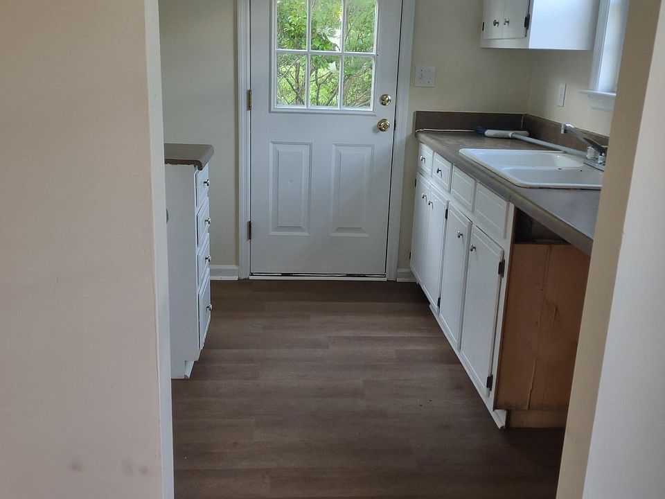 217 Lake St Greenwood, SC Zillow