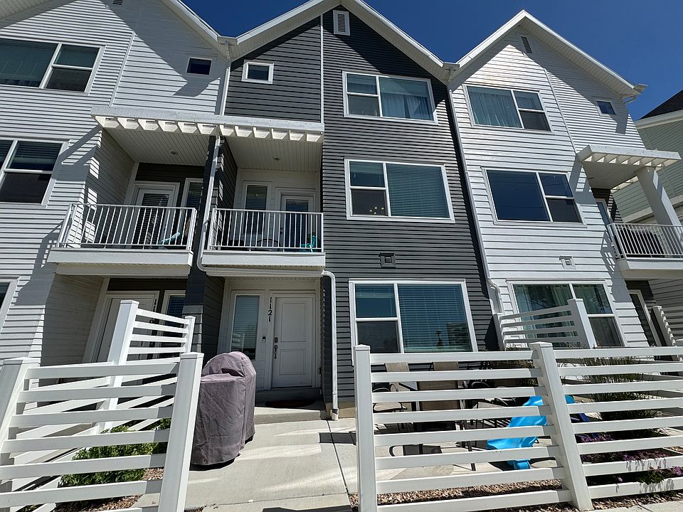 1st image of 1121 E Hatch Row