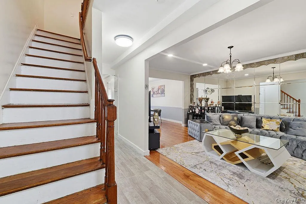 3 bed, 1.5 bath, 1128 sqft, $4,800 — Photo 3