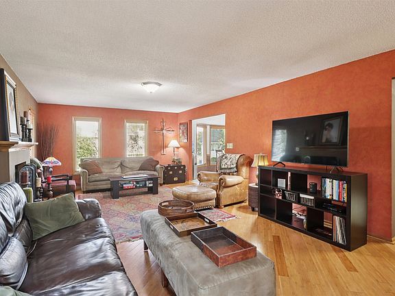 3rd image of 9107 Tanglewood Dr