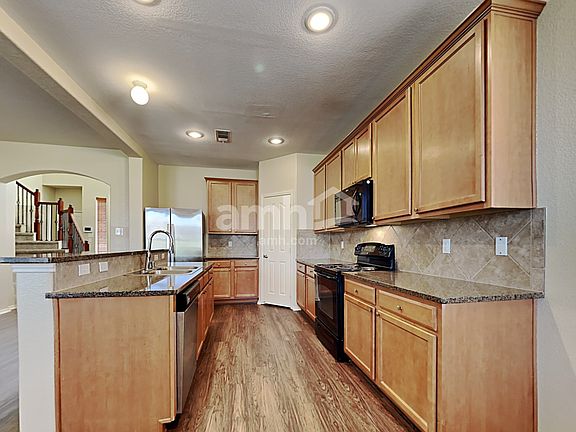 4th image of 8033 Valley Crest Dr