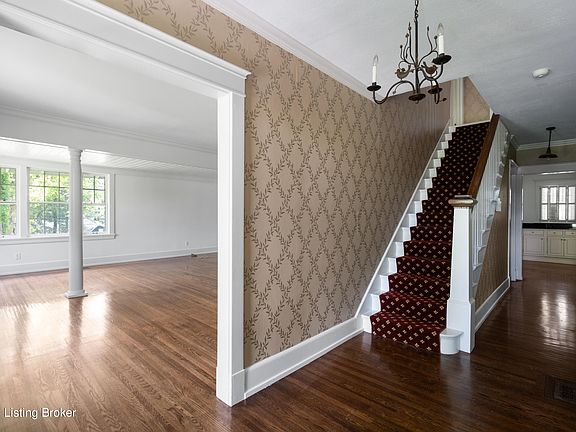 3rd image of 2002 Evergreen Rd
