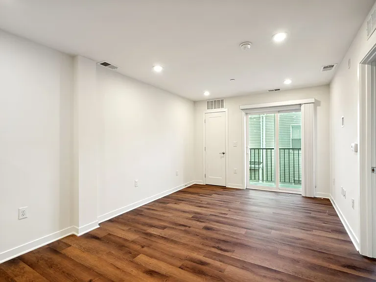 Graduate Pointe — Photo 91