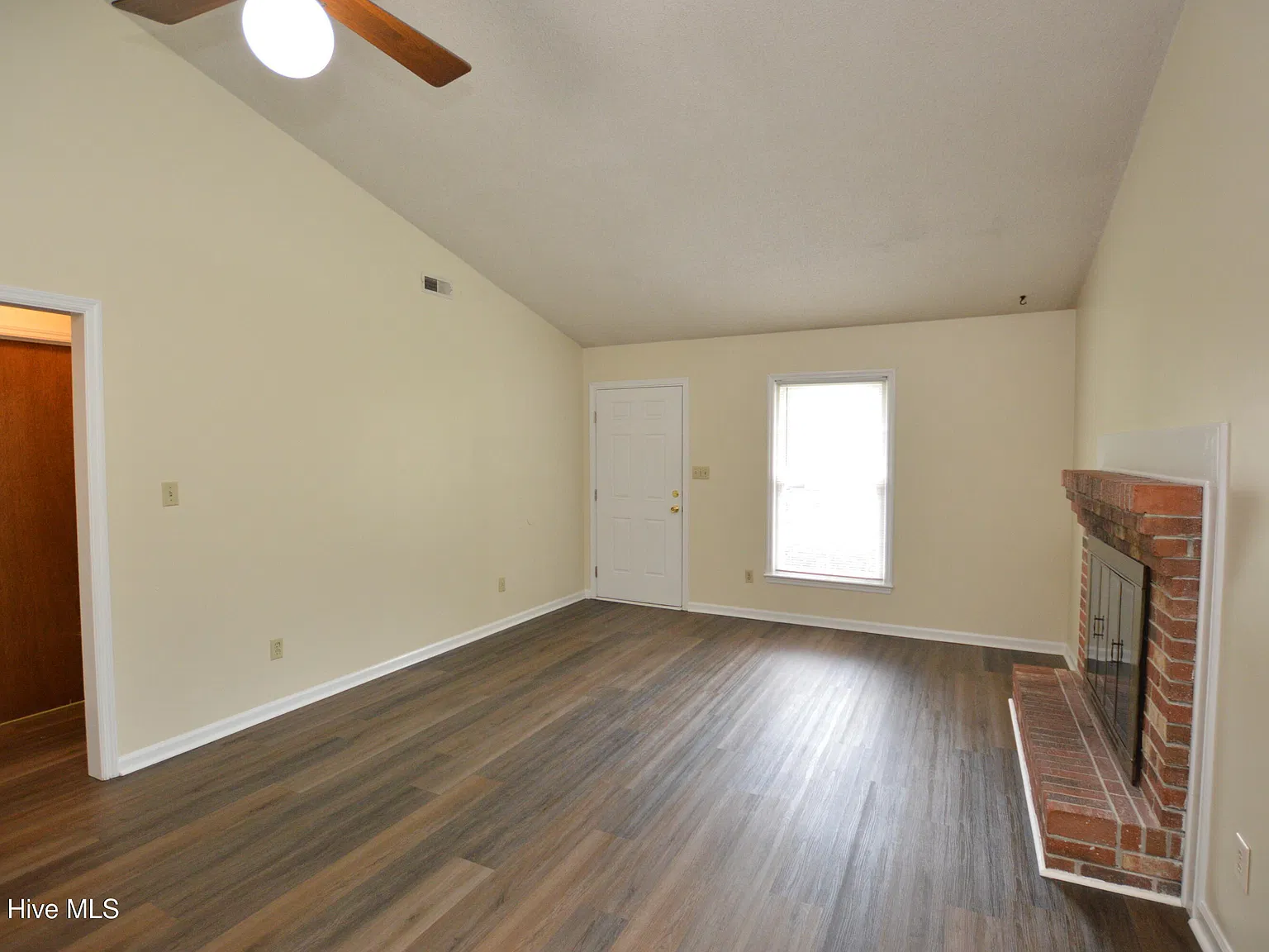 4 bed, 4.0 bath, $1,100 — Photo 4