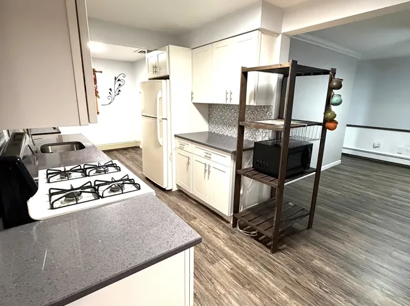 (undisclosed Address), Elmwood Park, NJ 07407