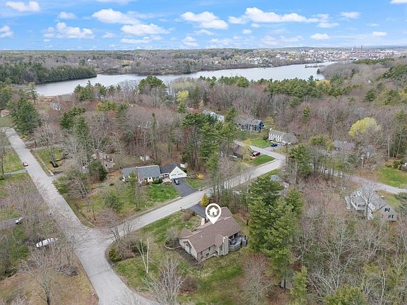 3rd image of 4 Harriman Farm Road