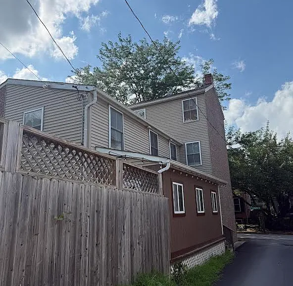 114 E Barnard St — Photo 22