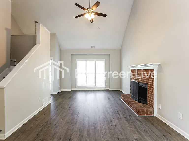 1018 Megcole Ct SW — Photo 4