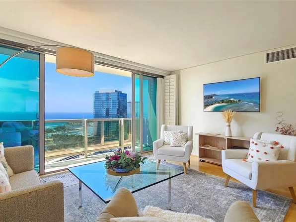 1177 Queen St APT 3702, Honolulu, HI 96814