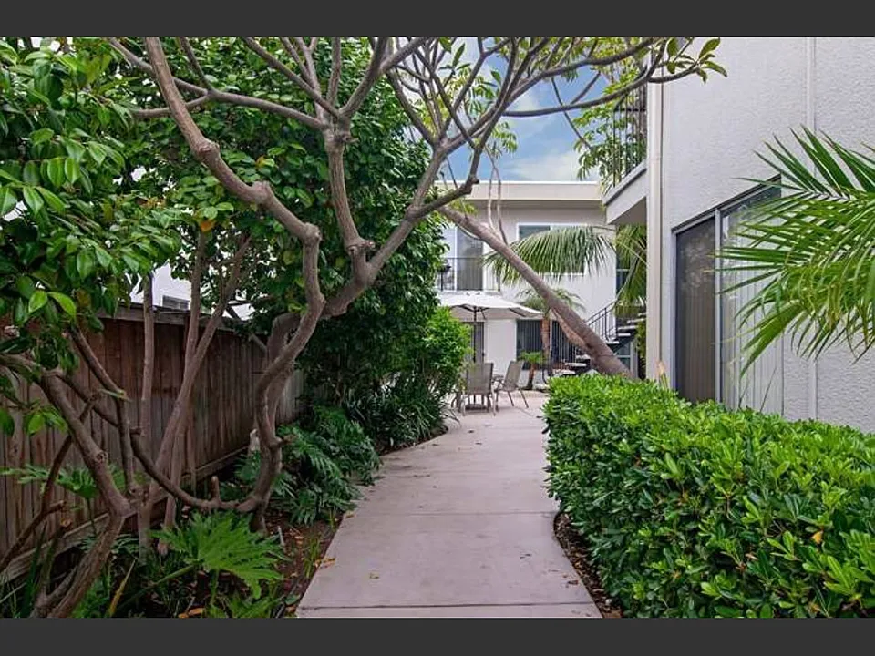 1254 Robinson Ave #9