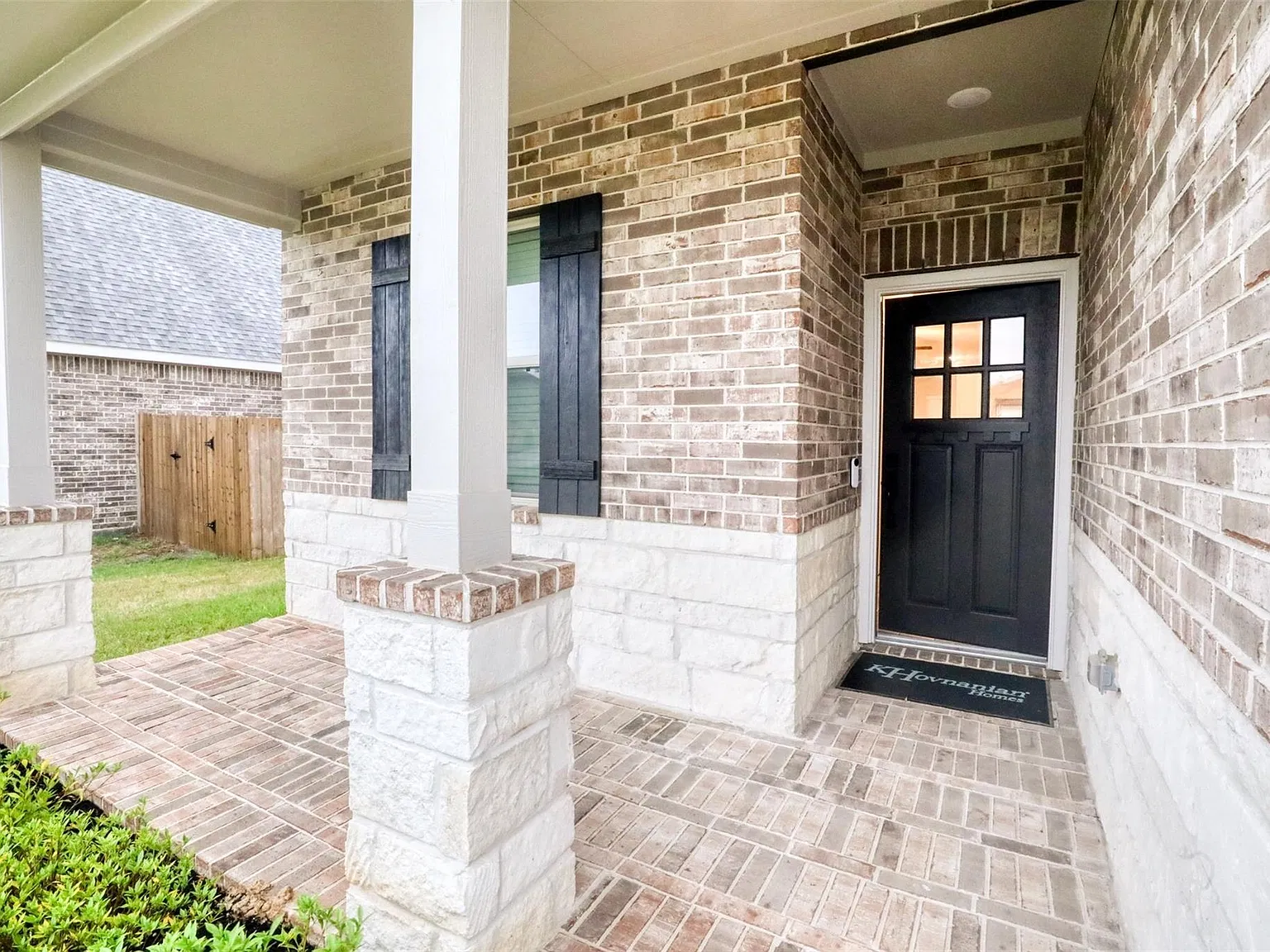 4 bed, 3.5 bath, 2544 sqft, $2,400 — Photo 2