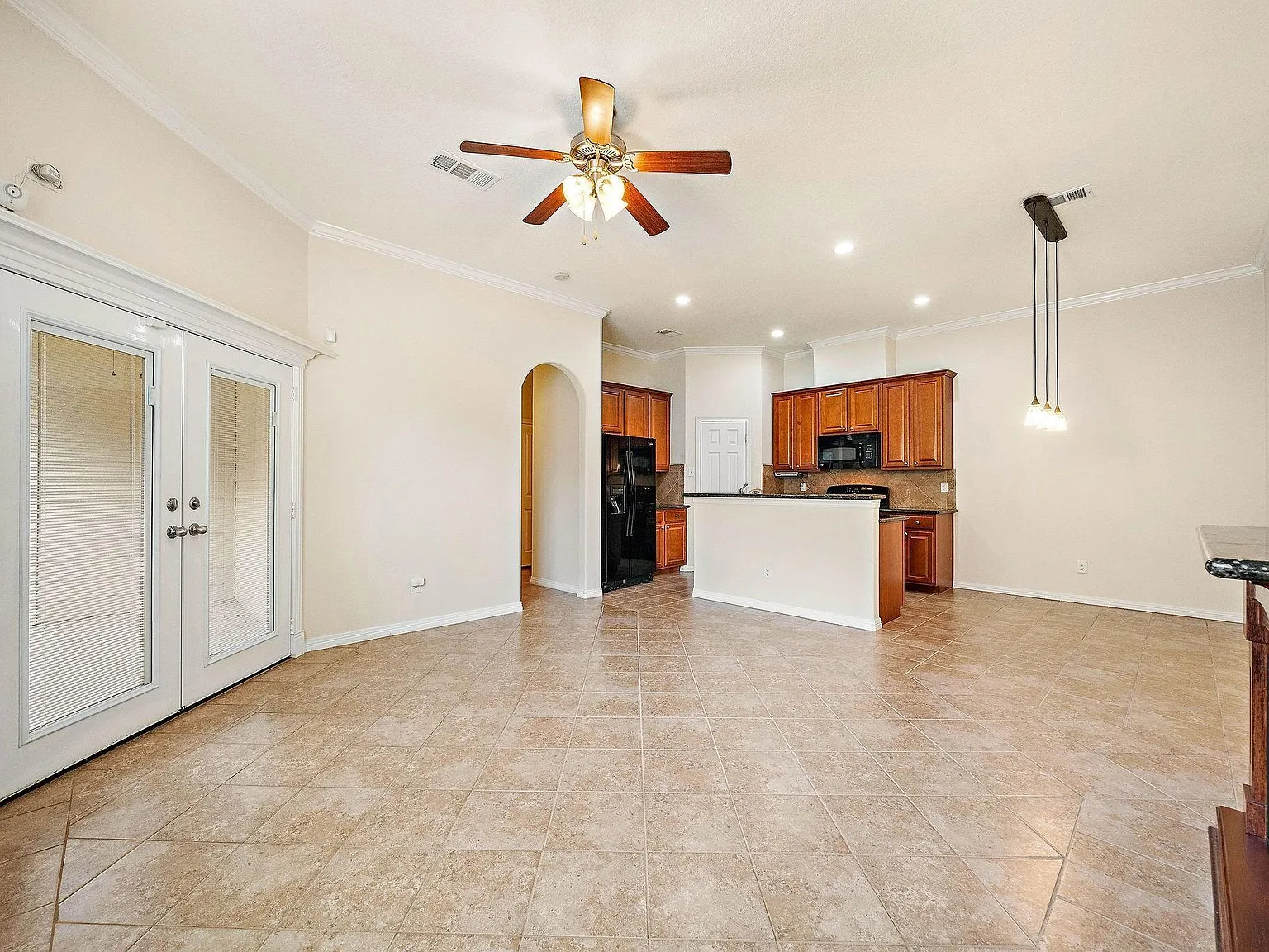 3 bed, 2.0 bath, 1318 sqft, $2,200 — Photo 4