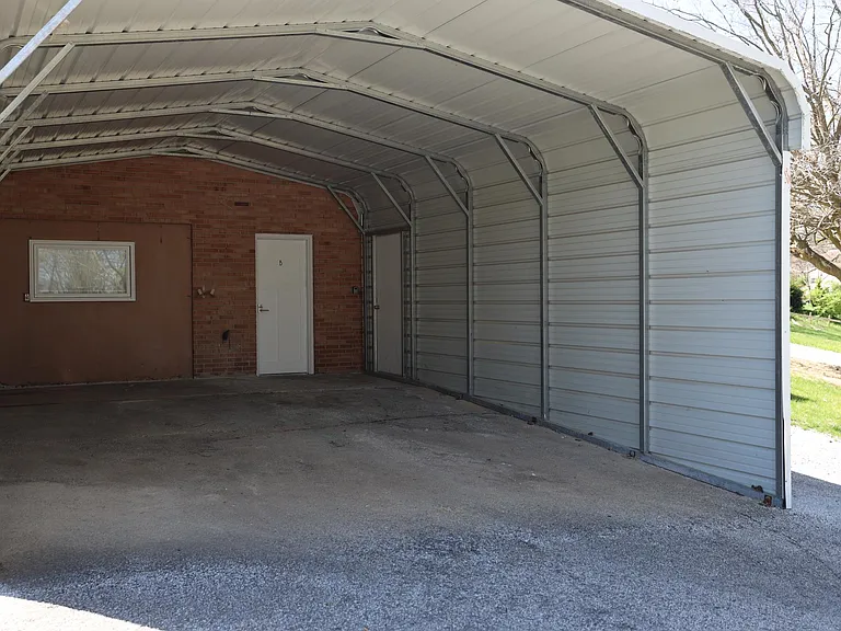 1534 N Woodburn Ave #B — Photo 4