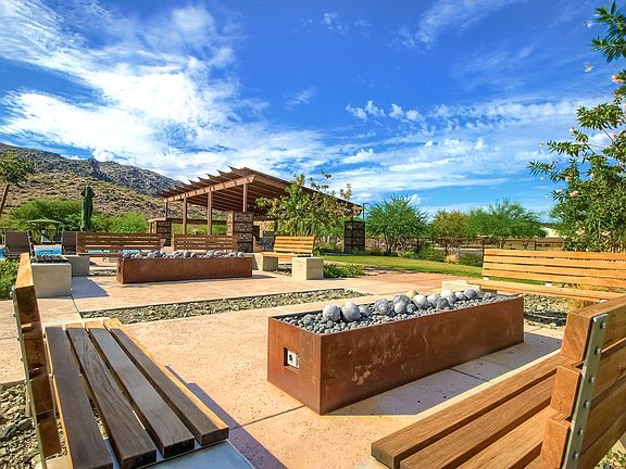 5th image of 1005 E Paseo Way