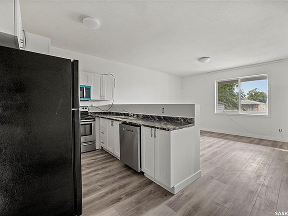 5th image of 1337 Athol STREET