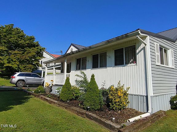 3rd image of 539 Oakwood Ave