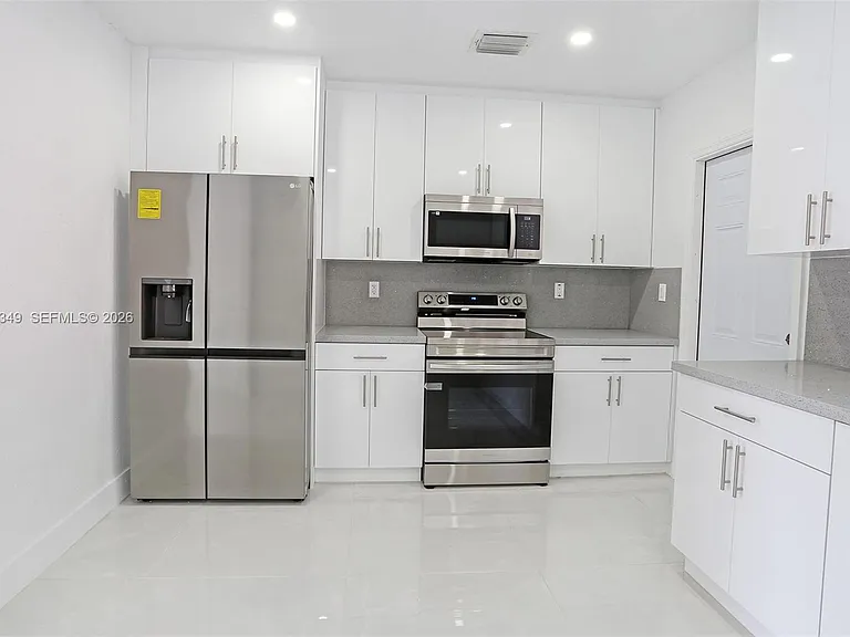 995 SW 14th Ave #995 — Photo 9