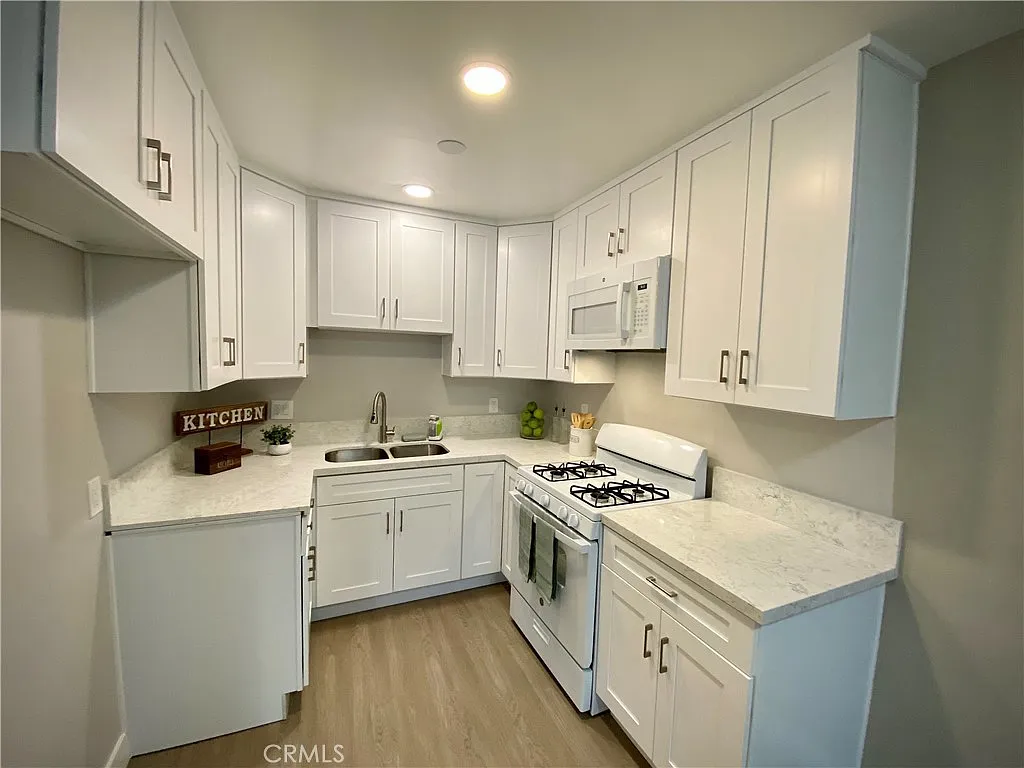 1 bed, 720 sqft, $2,595 — Photo 3