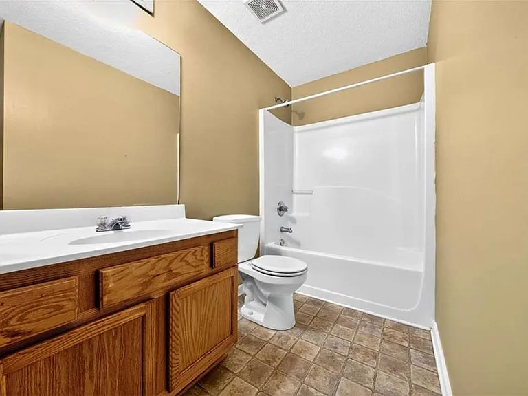 744 W Vincent Dr — Photo 37