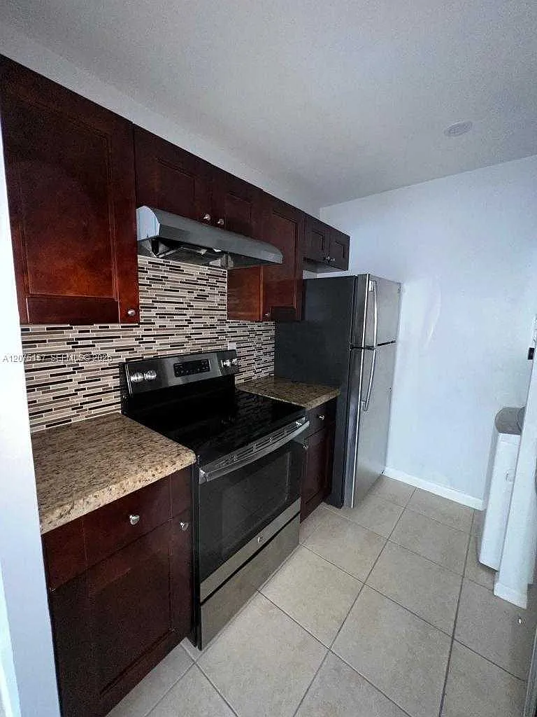 2 bed, $1,900 — Photo 2