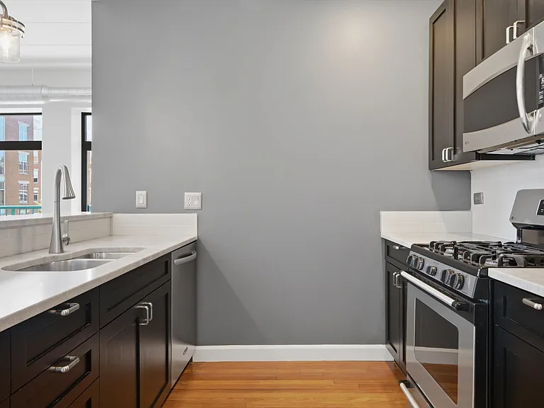 920 W Madison St #B4 — Photo 18