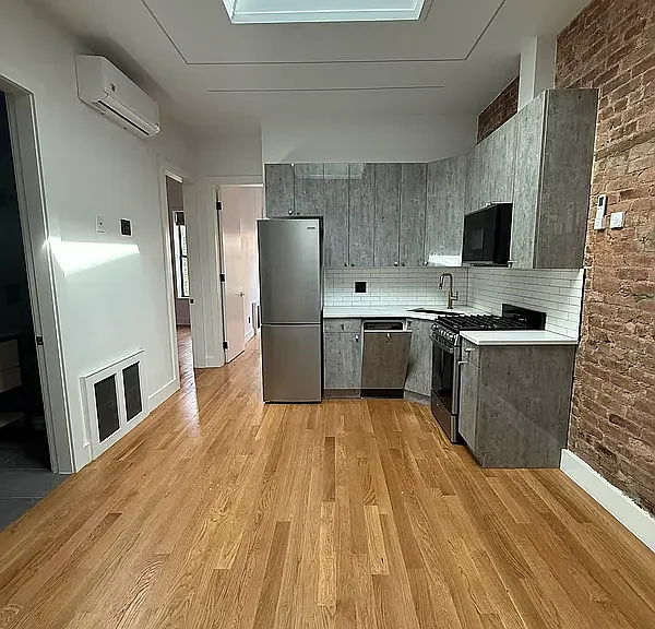 60-80 Catalpa Ave #2 — Photo 1