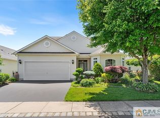 6 Chablis Ct, Monroe Township, NJ 08831