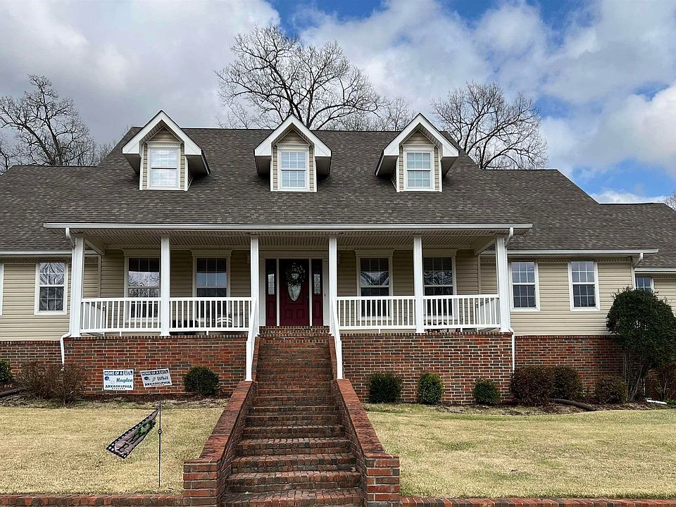 1st image of 805 Magnolia Dr