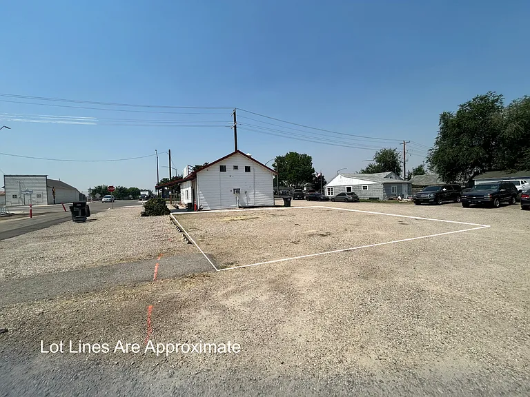 102 E 2nd St — Photo 5