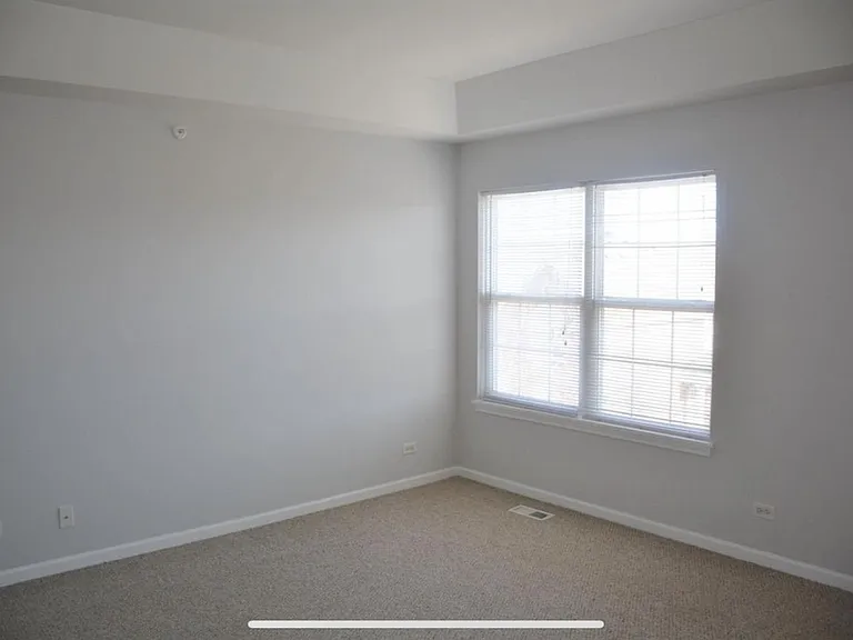 893 Enfield Dr — Photo 14