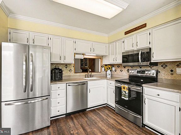 5th image of 3147 Thornapple Ct