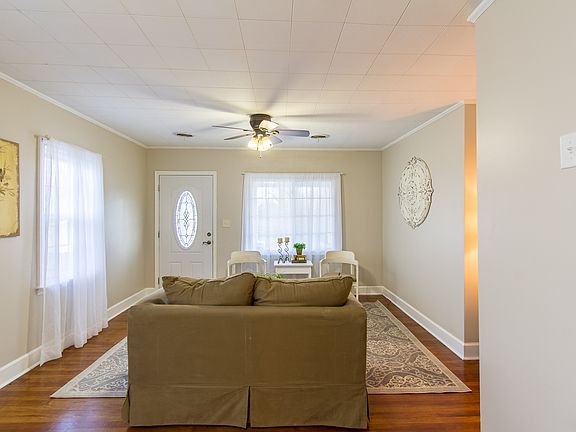 3rd image of 507 Forest Ave