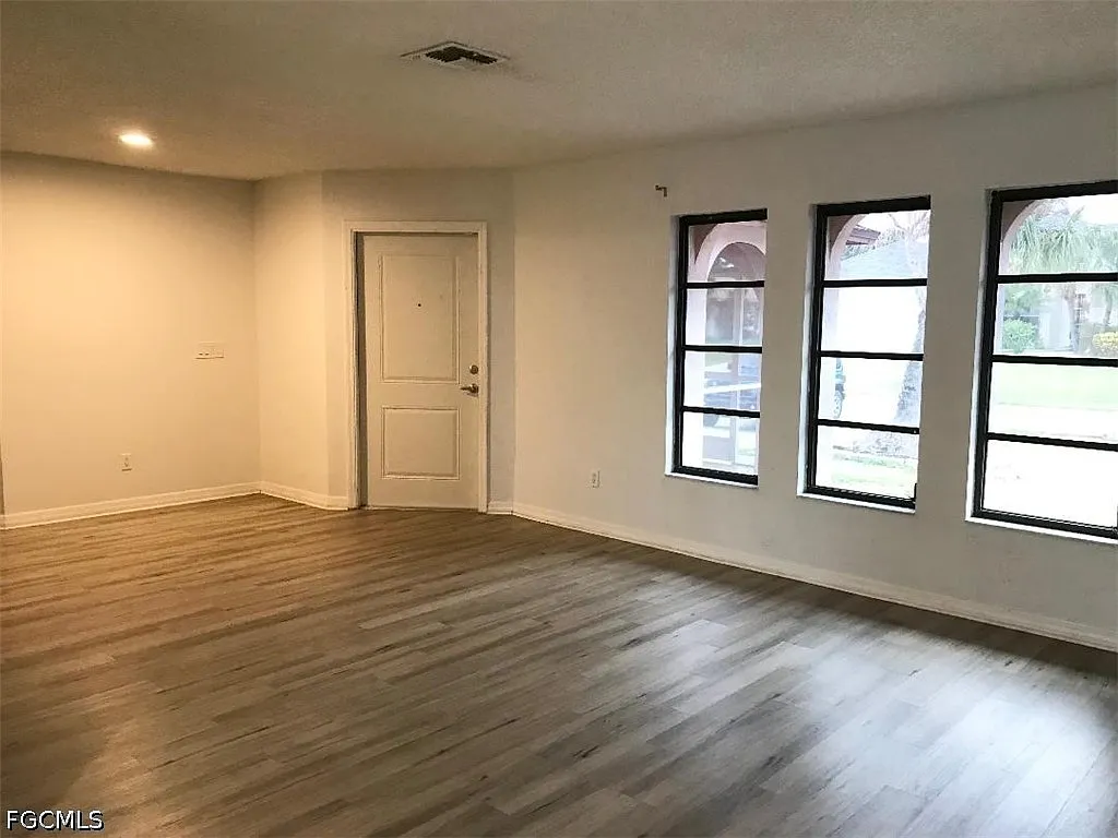 3 bed, 2.0 bath, 1746 sqft, $2,300 — Photo 3