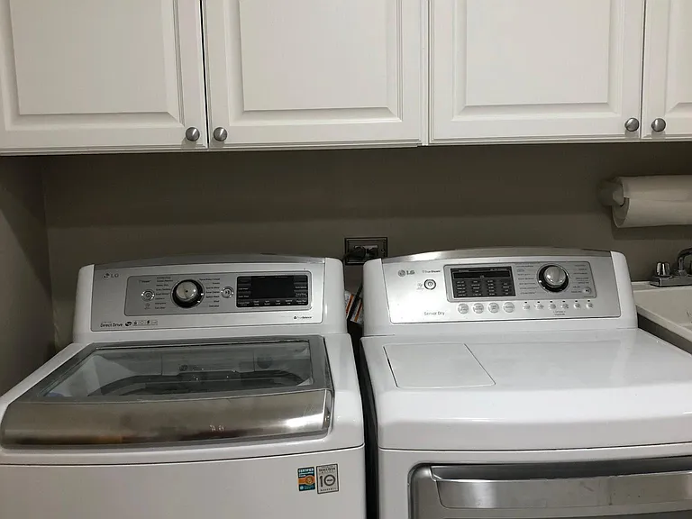 washer/dryer room