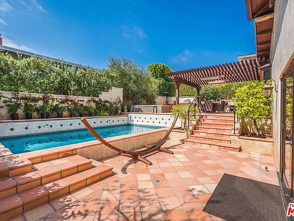 4th image of 3643 Oceanhill Way