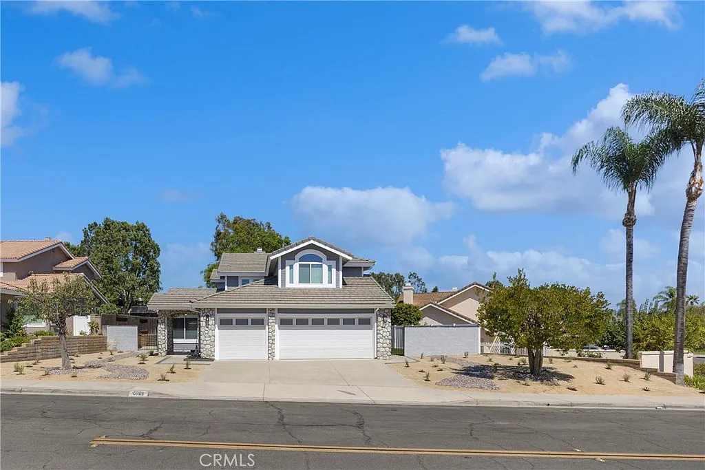 4 bed, 2400 sqft, $6,500 — Photo 2