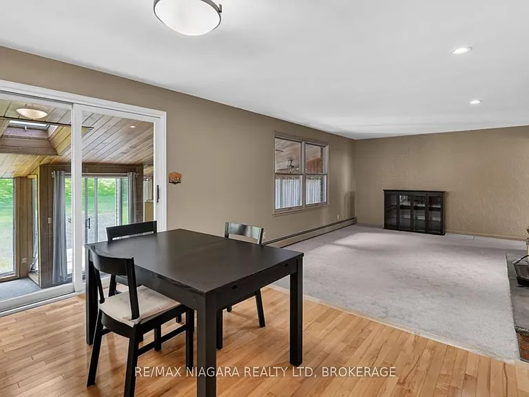 12 Sheppard Cres — Photo 10