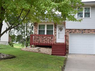 1414 Challis Dr, Bloomington, IL