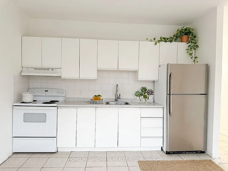 968 Bathurst St #4 — Photo 3