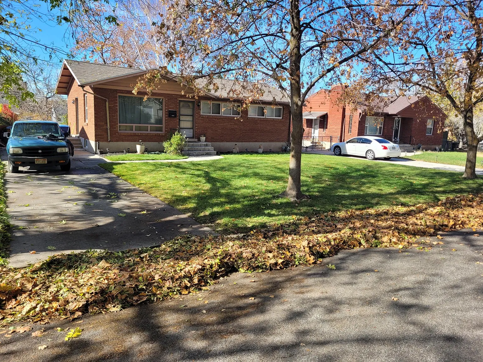3325 Fowler Ave — Photo 2