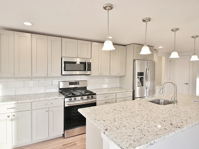 32 Pine St #3 — Photo 2