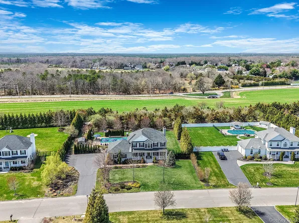 98 Calverton Court, Wading River, NY 11792