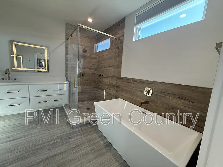134 E Elgin St — Photo 12