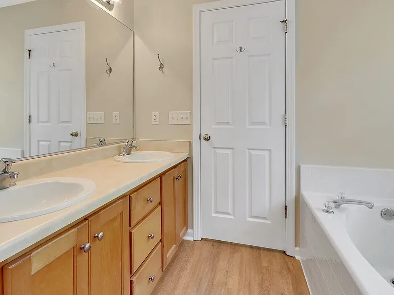 836 Laurel Hill Cir — Photo 24