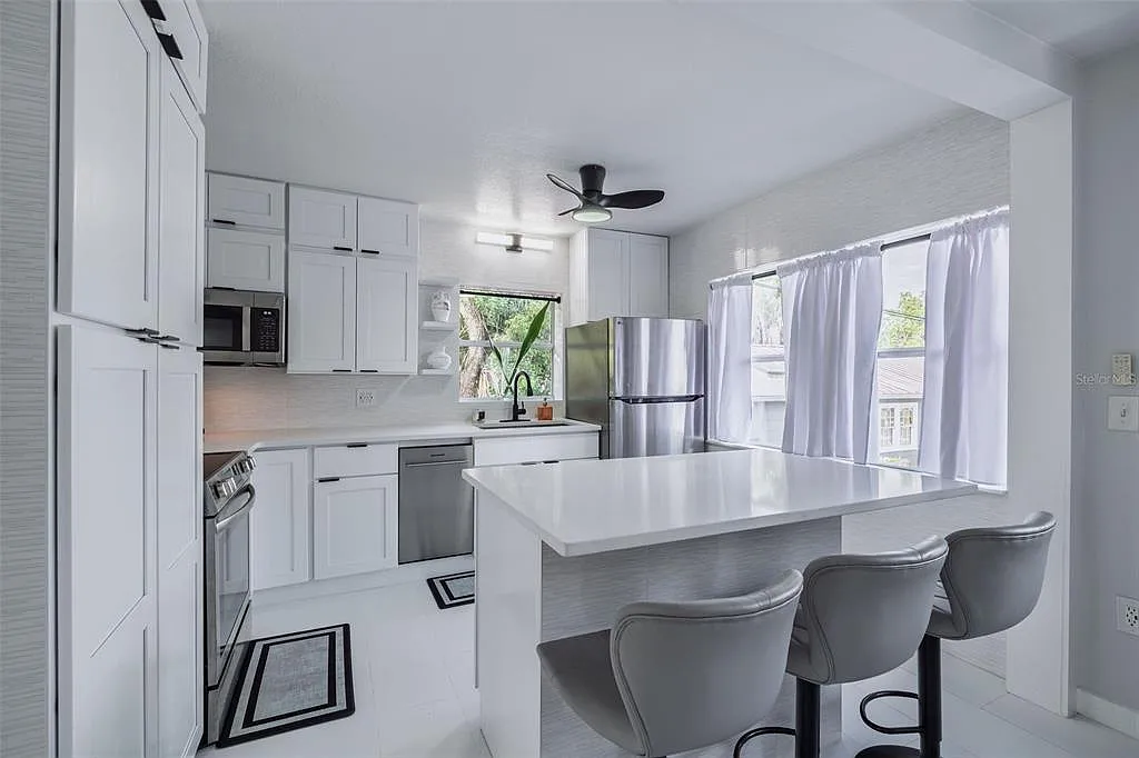 2 bed, 1.0 bath, 800 sqft, $2,000 — Photo 2