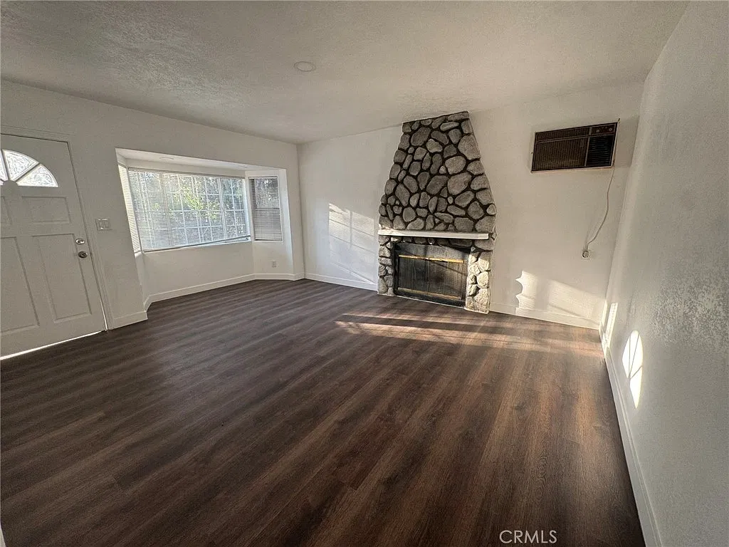 4 bed, 1812 sqft, $3,800 — Photo 3