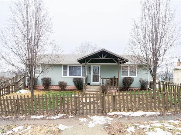 406 N 2nd St, Wathena, KS 66090