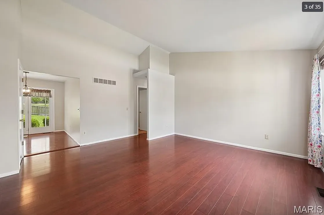 3 bed, 1034 sqft, $2,300 — Photo 2