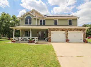 56056 Truman Dr, Three Rivers, MI 49093