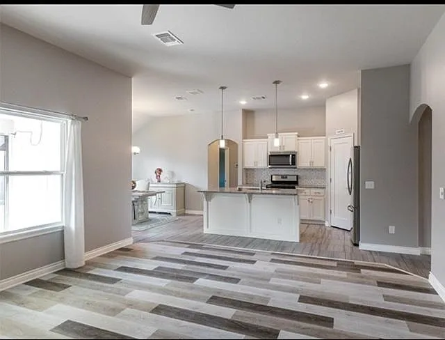 810 Barbaroot Dr — Photo 8